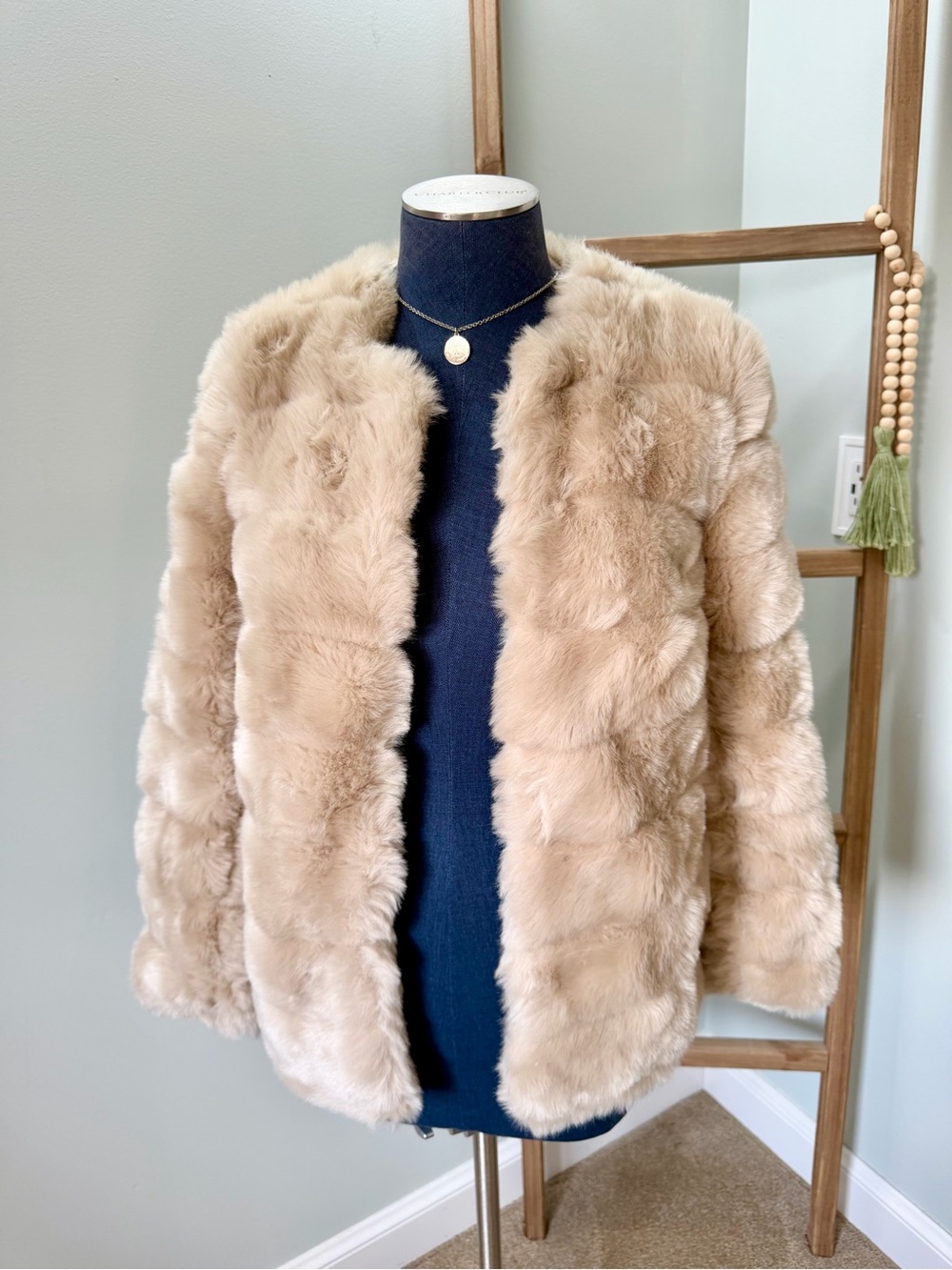 Forever 21 Beige Cream Ribbed Faux Fur Jacket Coat Size Small